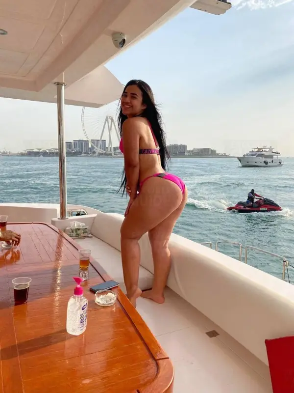 Rose Busty Milf