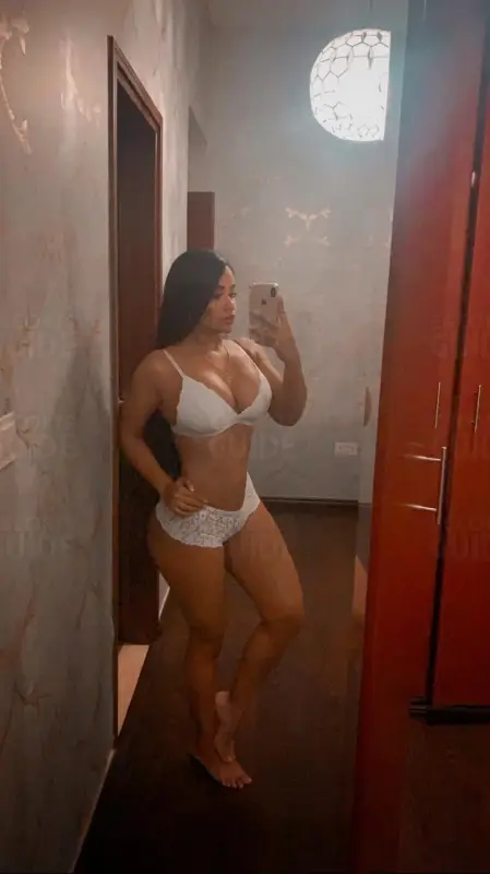 Sensual Colombian Sofía