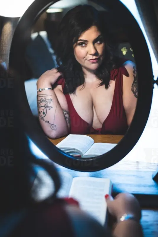 Adél Jett - Elite BBW Companion