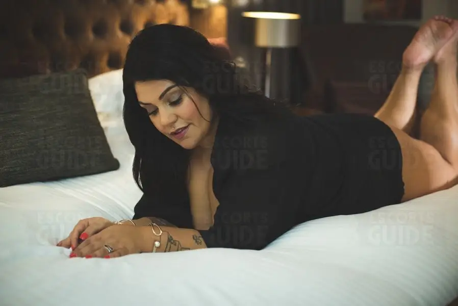 Adél Jett - Elite BBW Companion