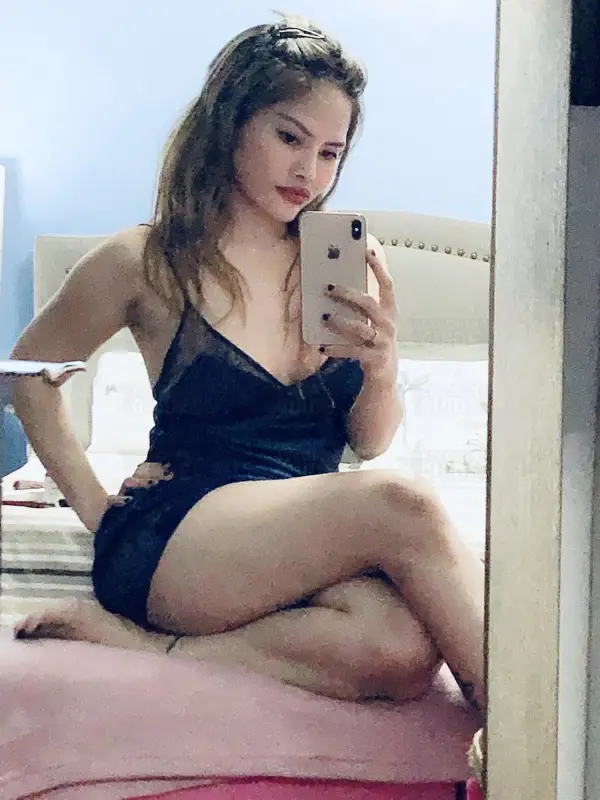 JESSICA LIKES to PLAY, SHES ON Vcall