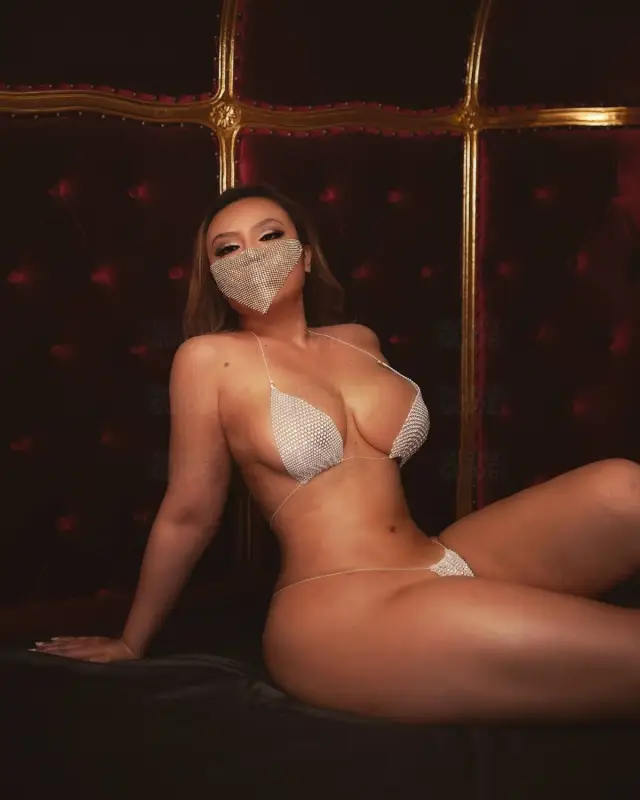 Published playmate Lesliy fly me to you