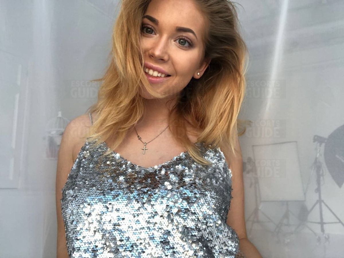 Lucy 19yo Hot Pse