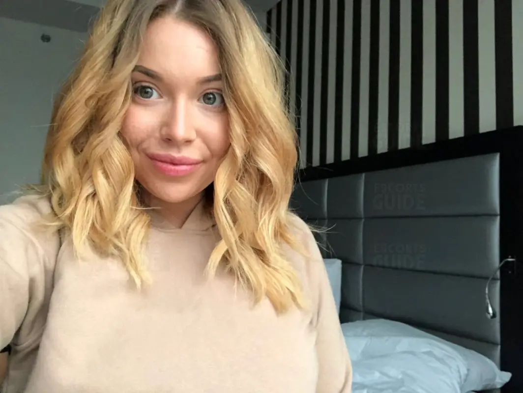Lucy 19yo Hot Pse