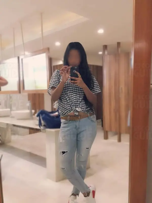 Anika Travelling G Irl
