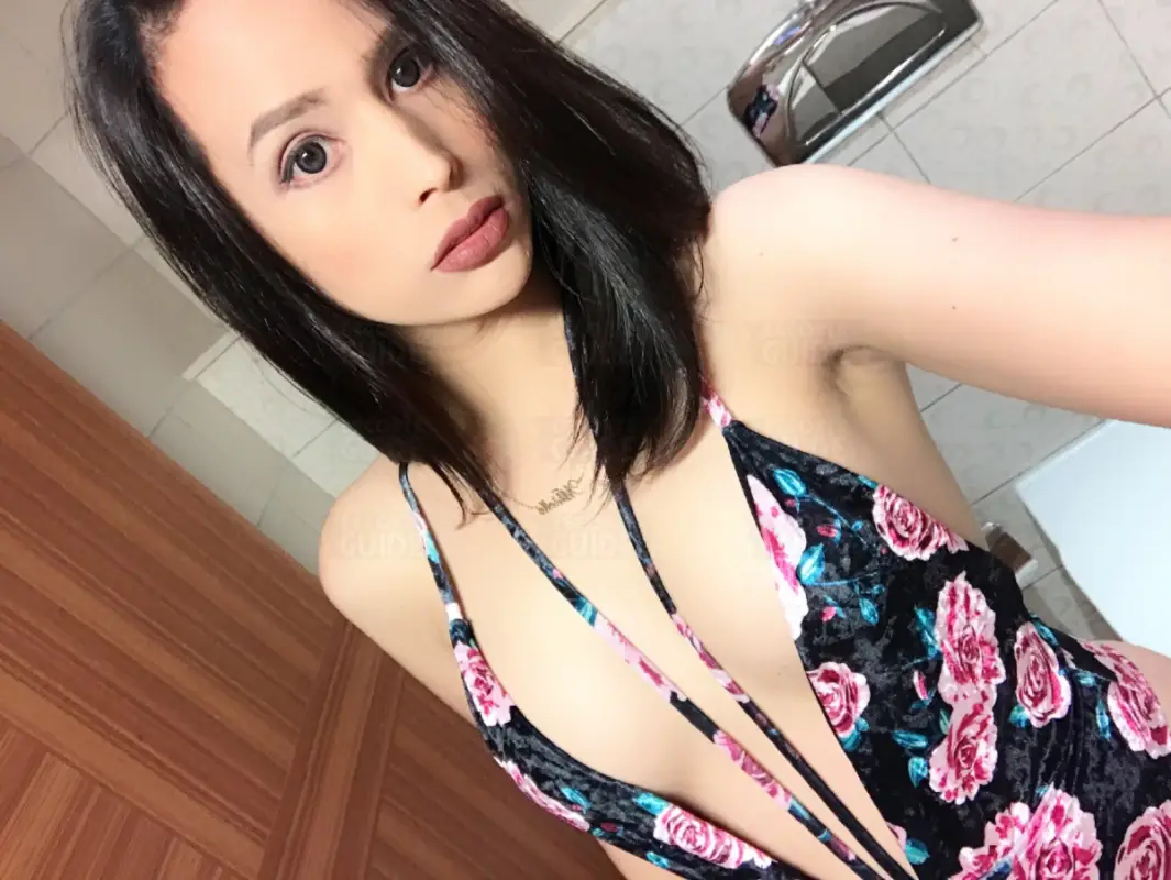 Play and Cum (camshow only)