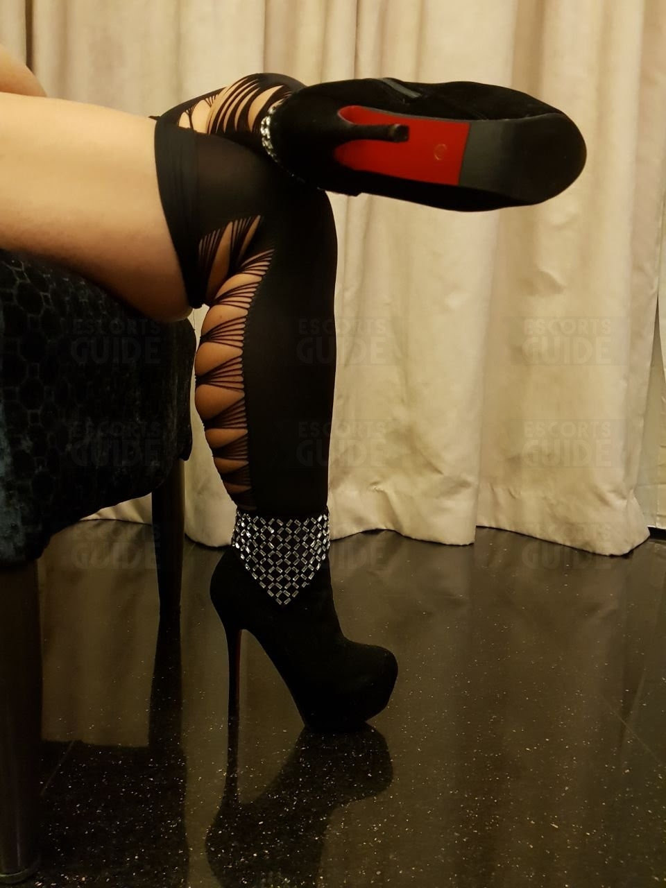 Miss Dee Real Fem Domme