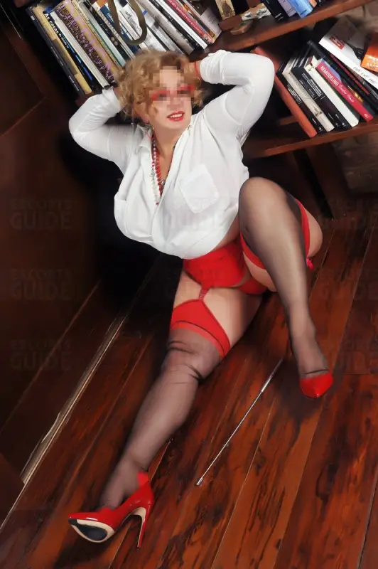 Victoria- Squirt