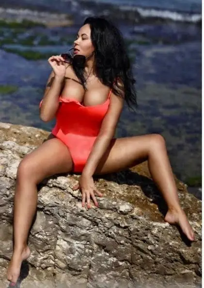 Arina Busty