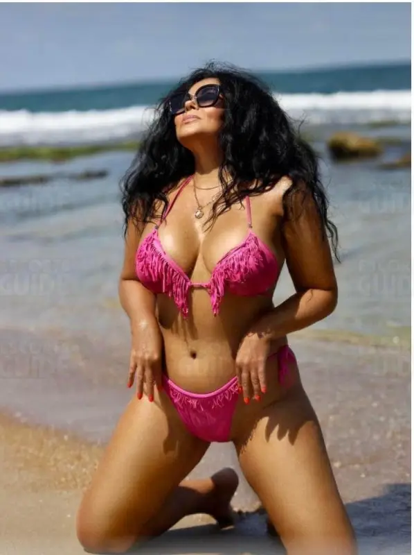 Arina Busty