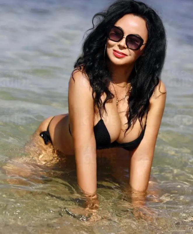 Arina Busty