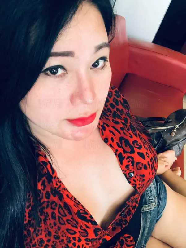 CHUBBY PRETTY WOMAN