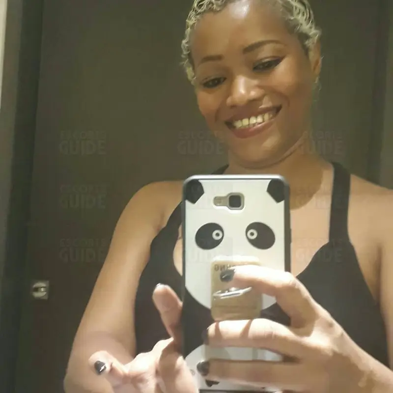 Curvy & Skilled Ebony