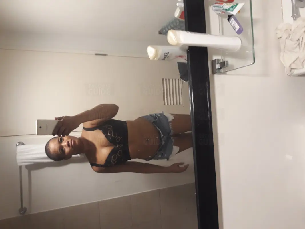 Curvy & Skilled Ebony