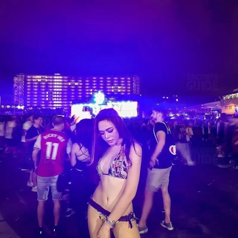 Sashna Japanese hottie girl????