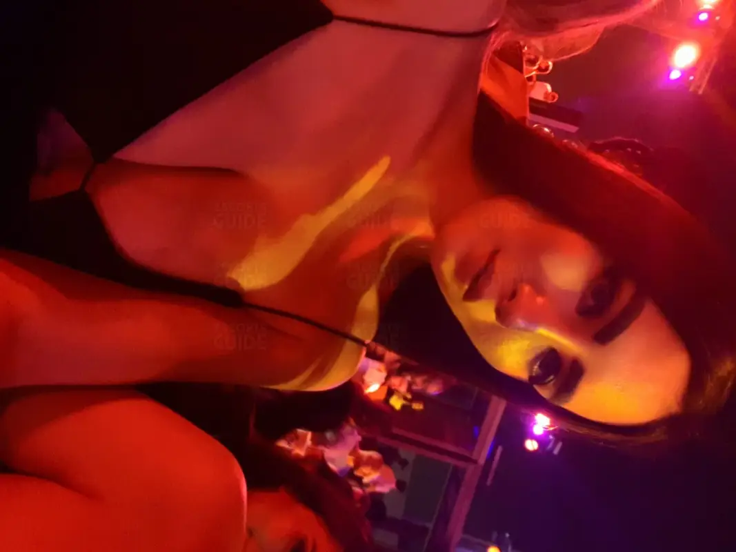 Lara 25