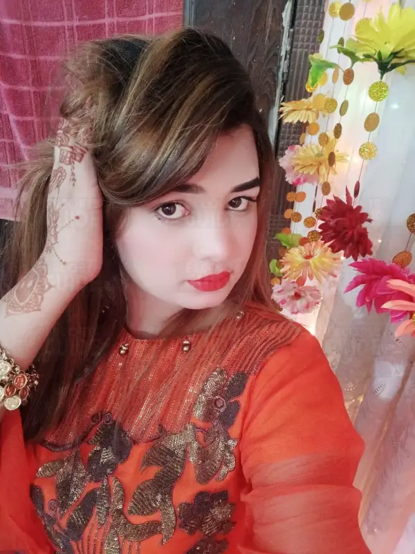 Busty Aqsa