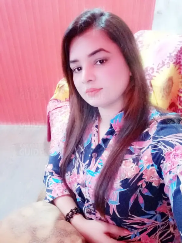 Busty Aqsa