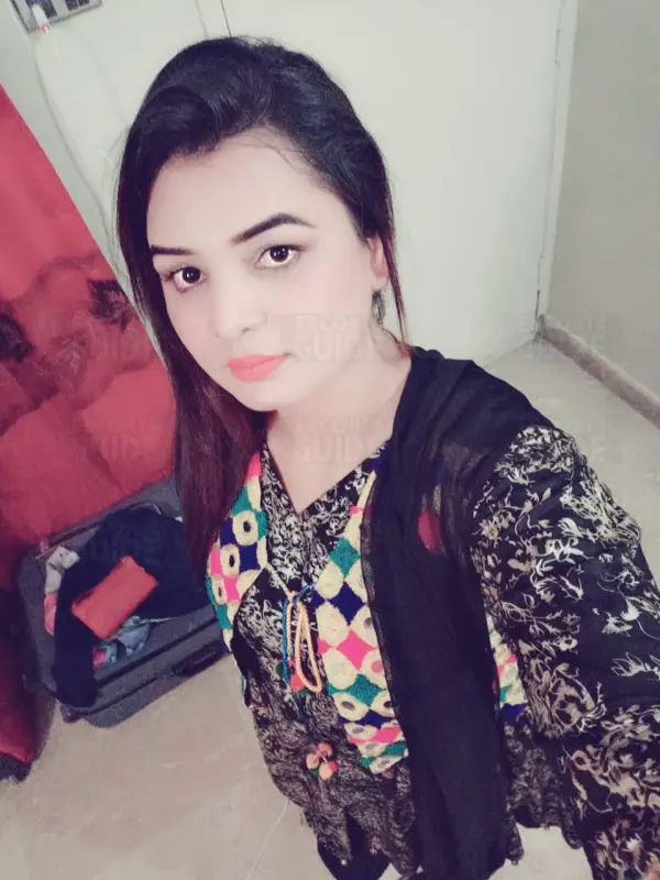Busty Aqsa