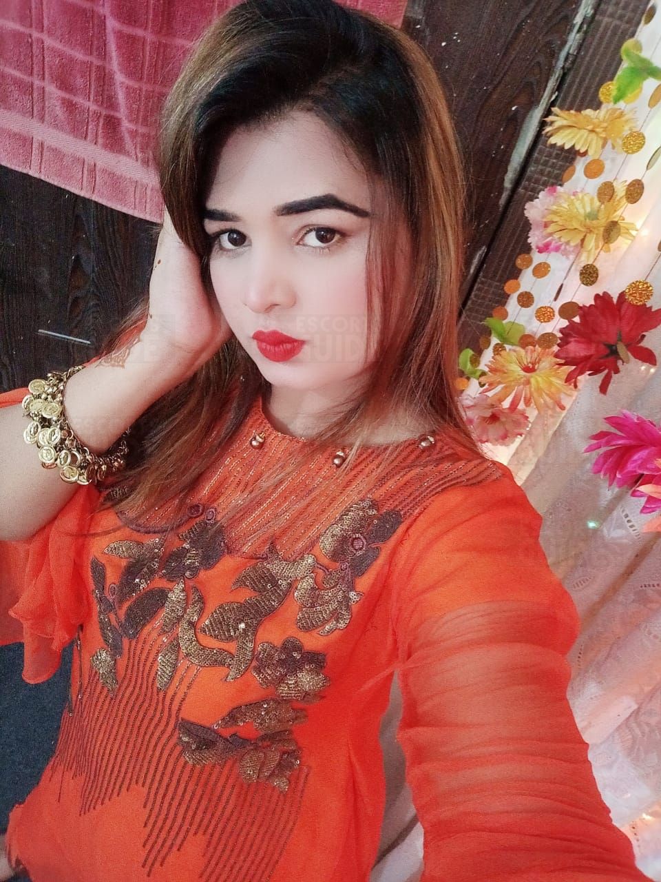 Busty Aqsa