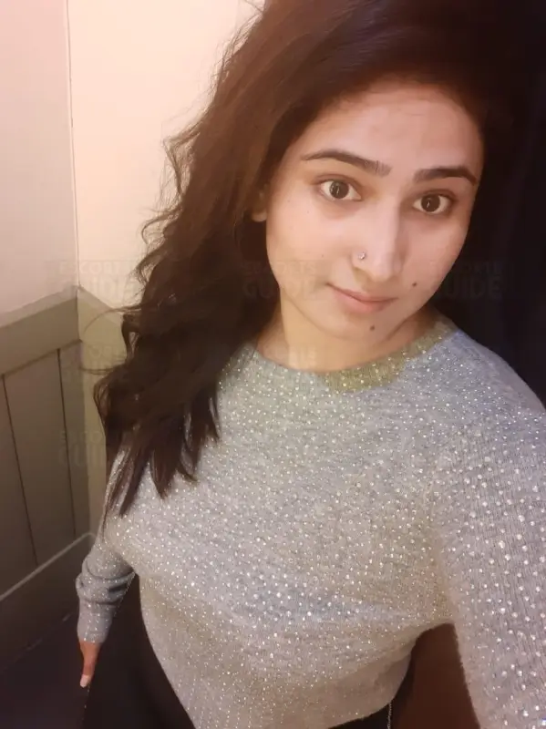 Manu Busty Milf