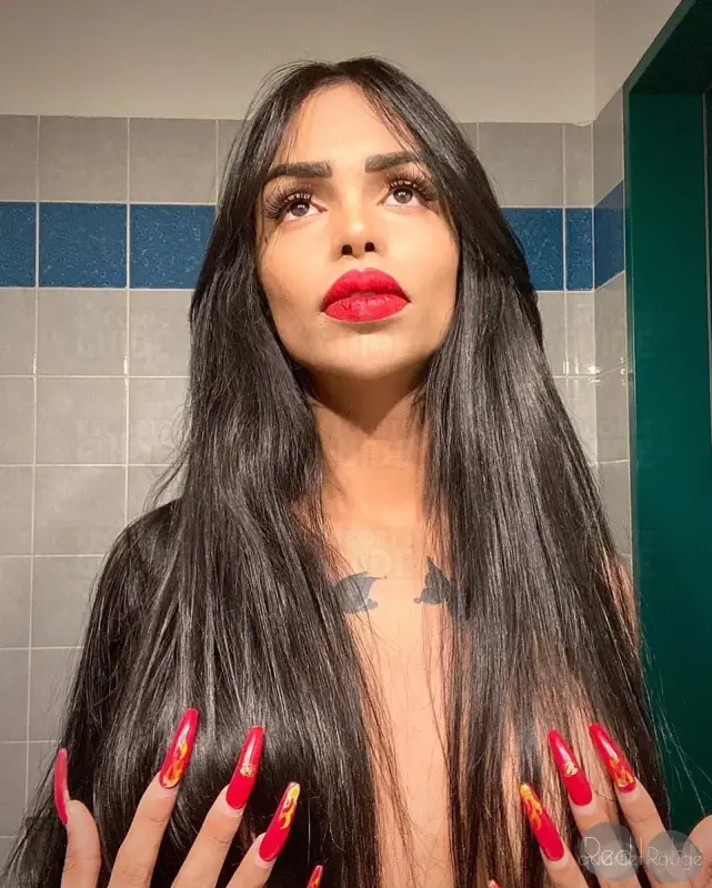 VOTRE RÊVE SE RÉALISE, LA DÉESSE DE LA PEAU BRUNETTE