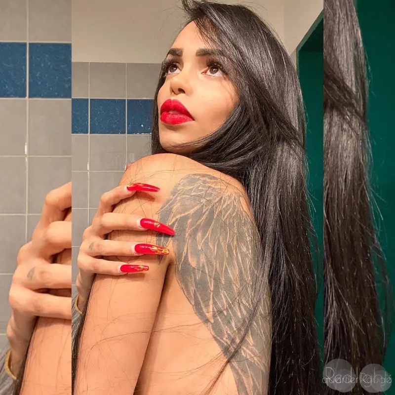 VOTRE RÊVE SE RÉALISE, LA DÉESSE DE LA PEAU BRUNETTE