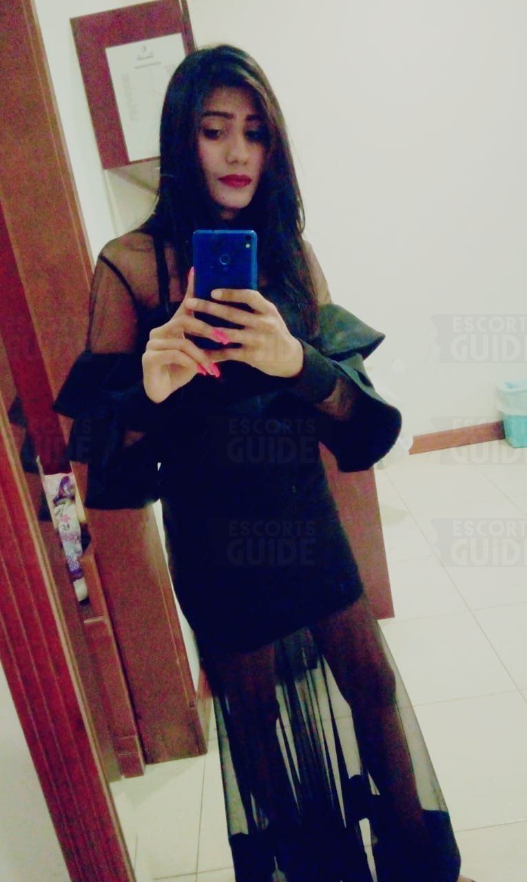 Hina Pakistani Escorts