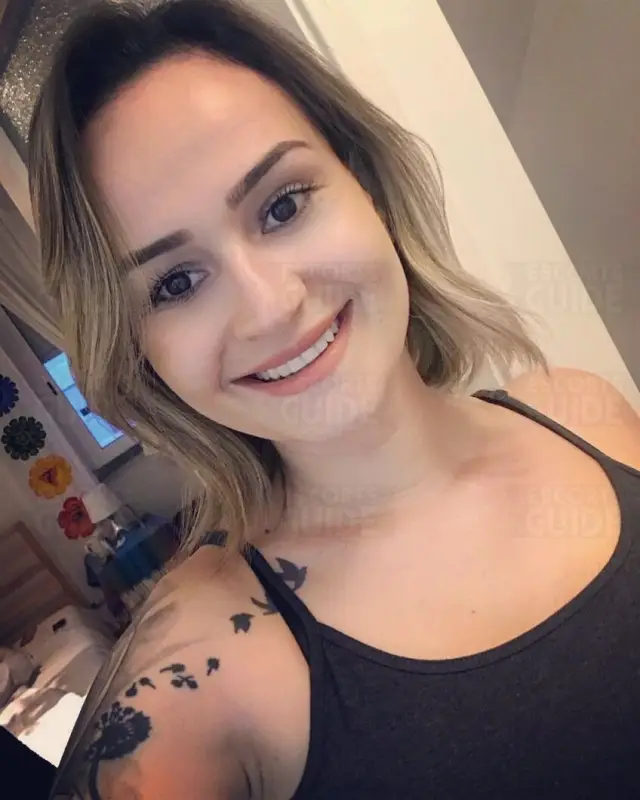 Escortgirl Monize