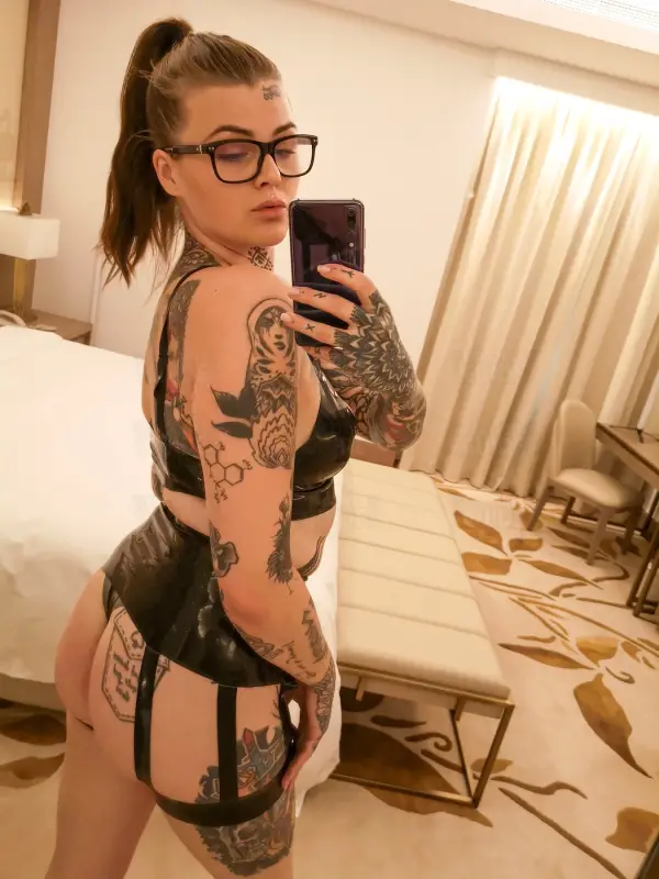 Young Dominant Couple / Cuckolding / Bi
