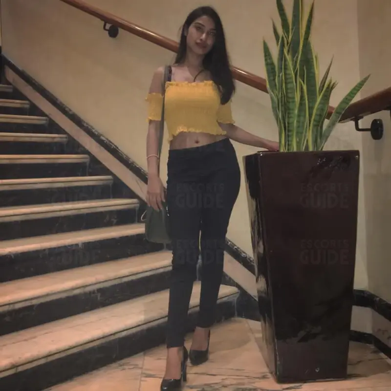 Alyna Indian Petite