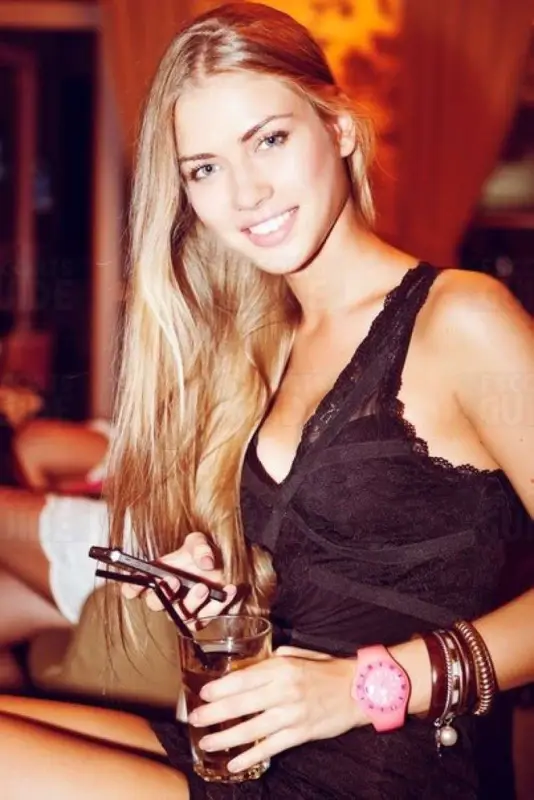 Escortgirl Avery