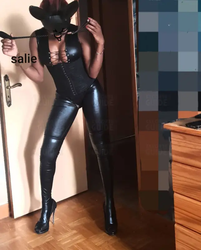Escortgirl Salie