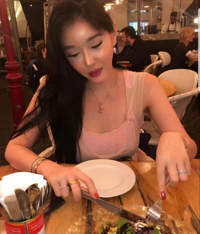 Escortgirl Mia Oriental