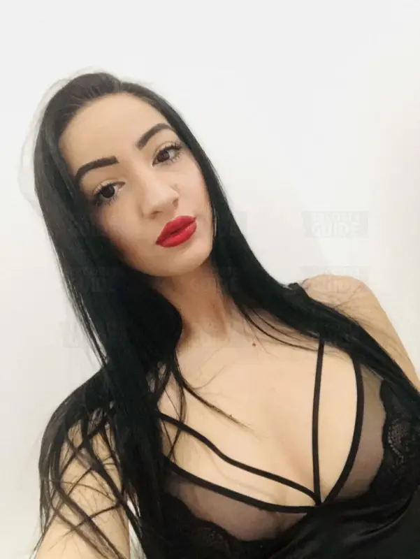 Escortgirl Lora