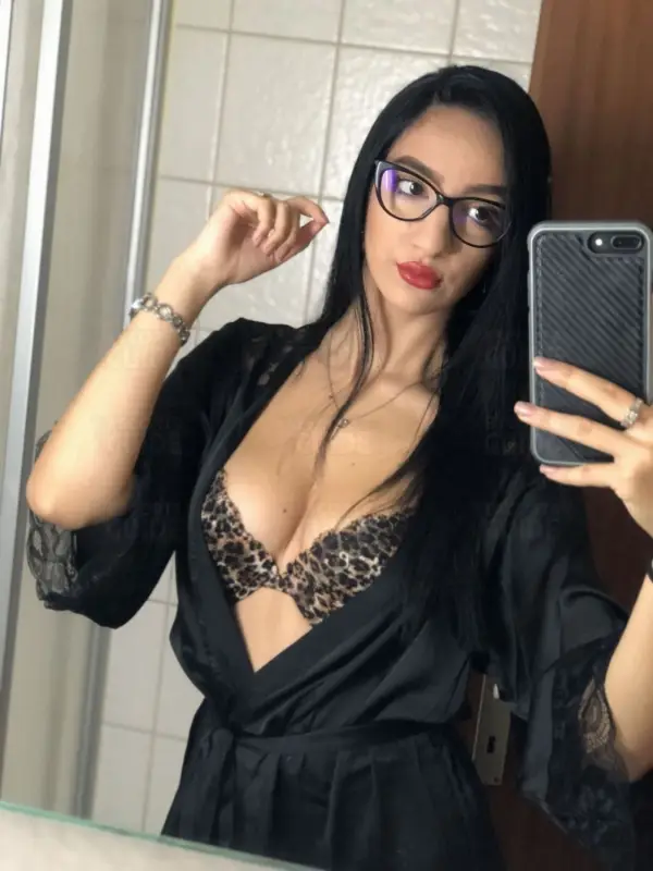 Escortgirl Lora