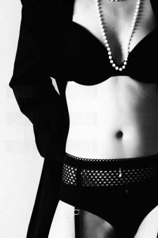 Escortgirl Submissive Ela