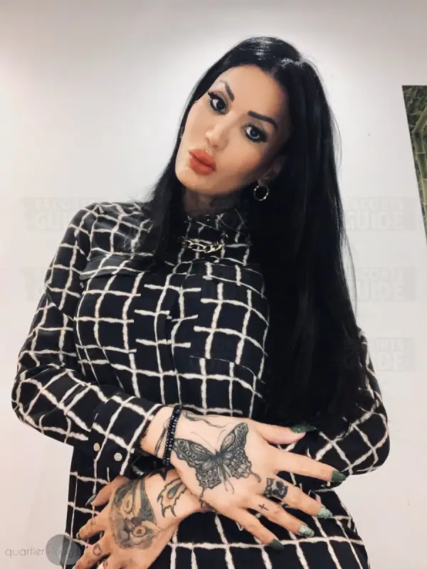 Alessandra elle est tournée
