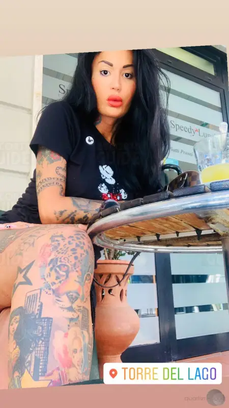 Alessandra elle est tournée