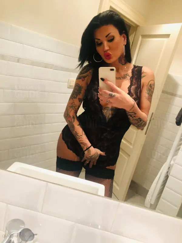 Alessandra elle est tournée
