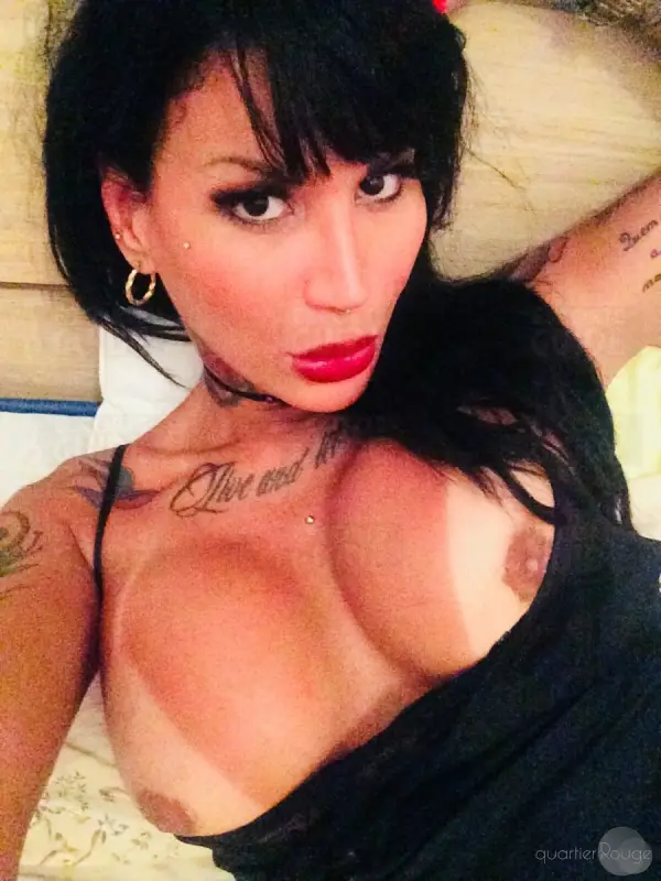 Alessandra elle est tournée