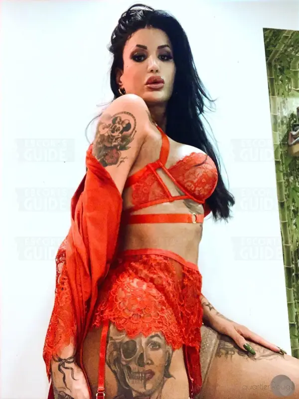 Alessandra elle est tournée