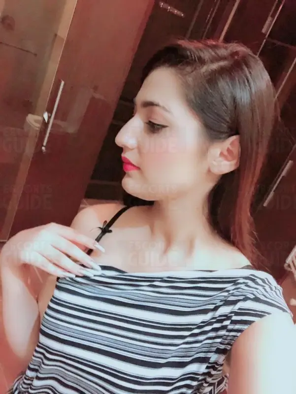 Escortgirl Tasniya