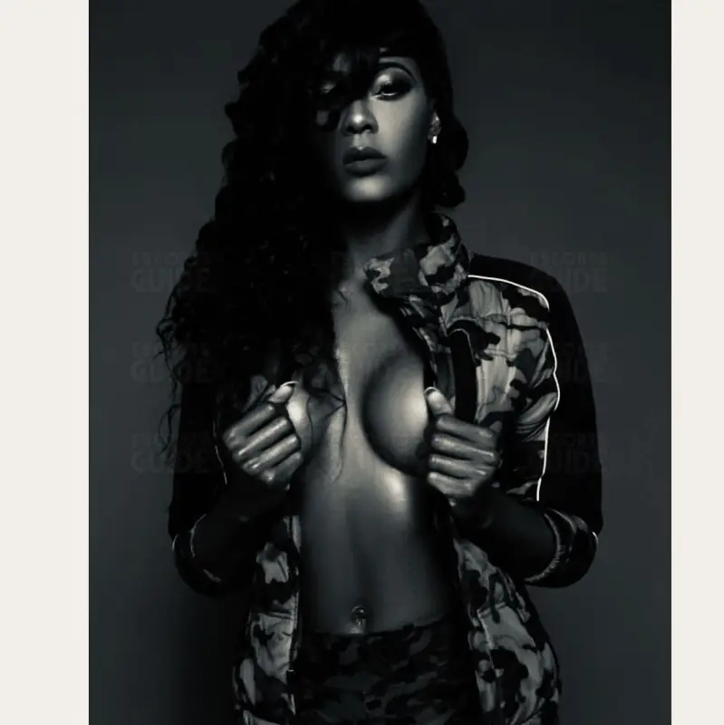 Escortgirl Ella