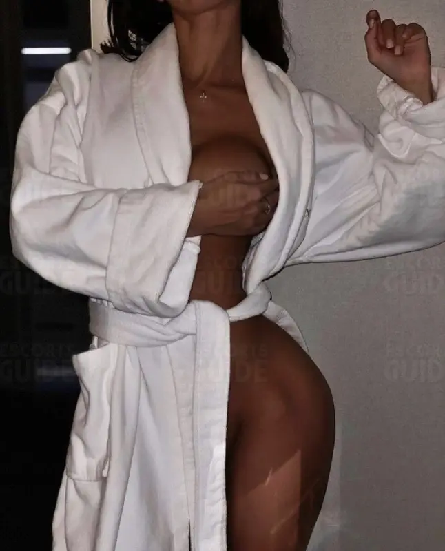 Escortgirl Monica