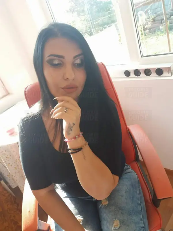 Escortgirl Lavinia