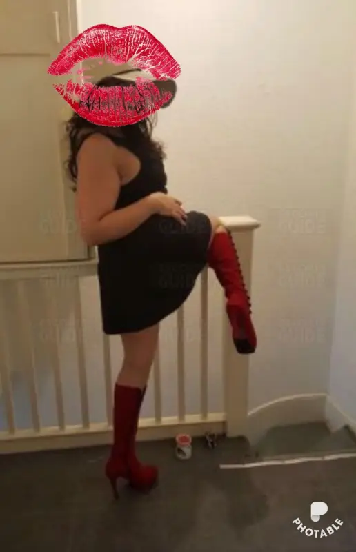 Escortgirl Curvy Alina