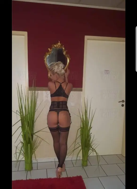 Escortgirl Mayaxxx