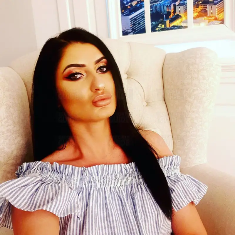 Escortgirl Adela