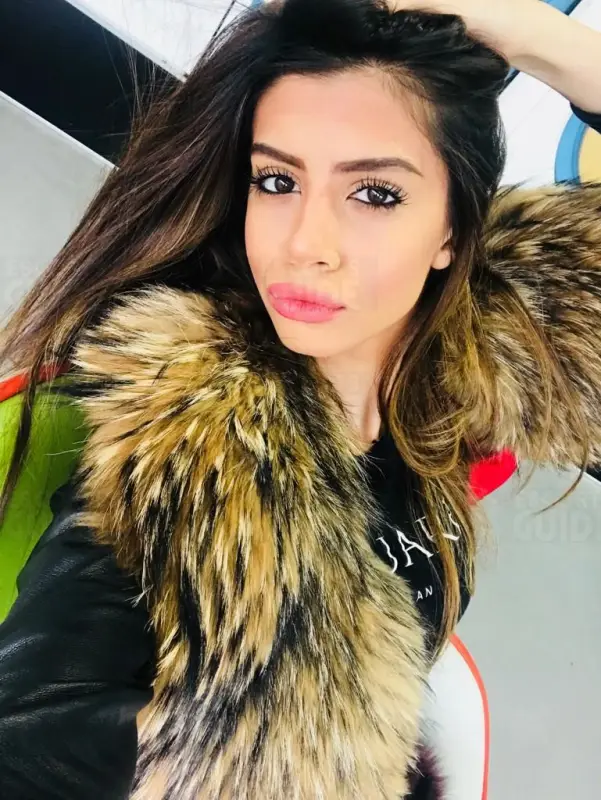 Escortgirl cherry